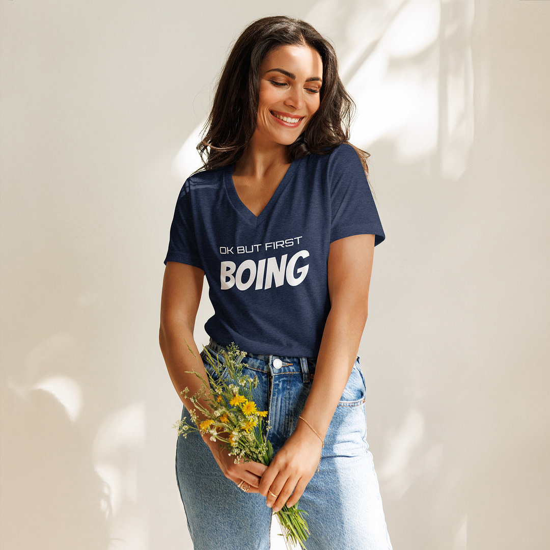 BOING Women’s relaxed v-neck t-shirt